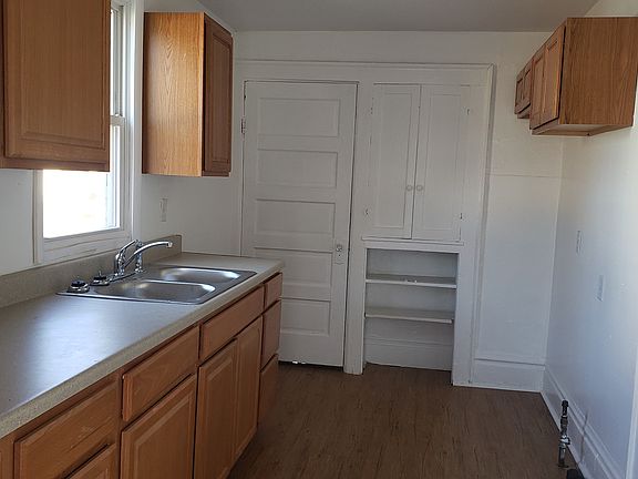 2nd image of 921 Ellsworth Ave
