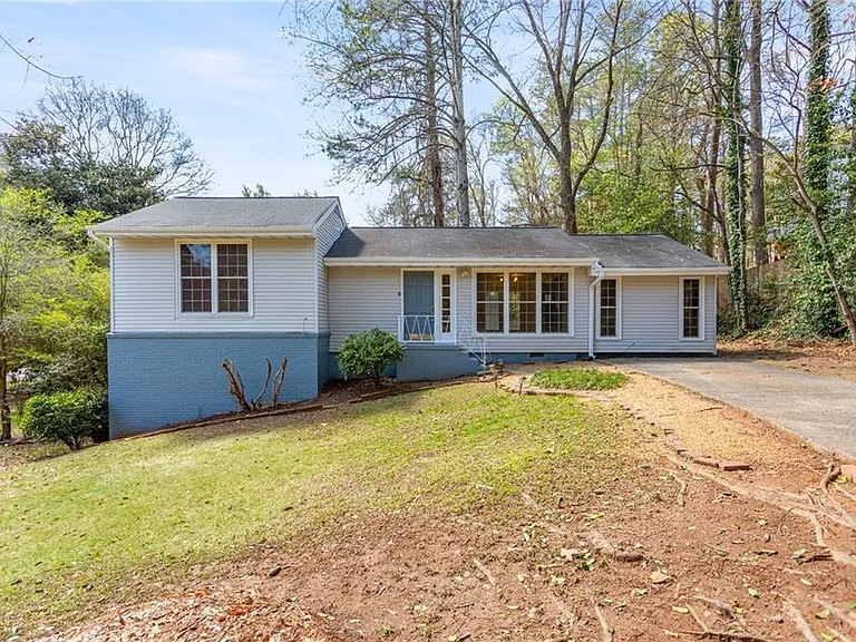 2866 Highland Dr SE — Photo 1