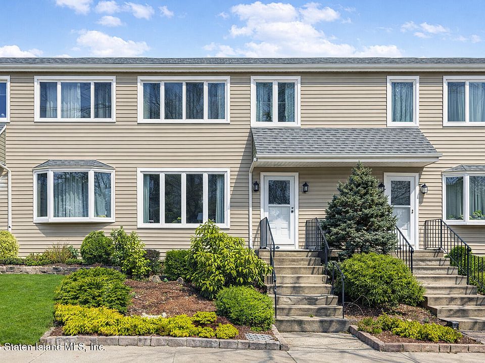 1st image of 221 Balsam Pl