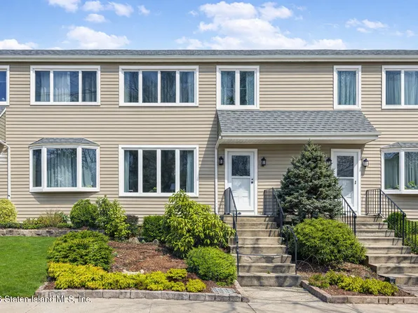 221 Balsam Pl, Staten Island, NY 10309