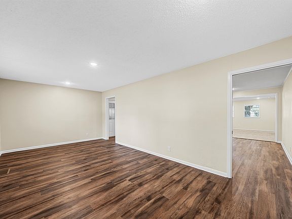4th image of 1400 W 6th St