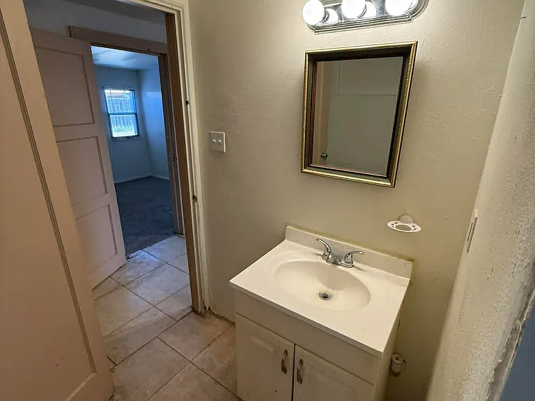 1137-1 E Adelaide Dr — Photo 22