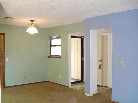 Dining and Nice Entry