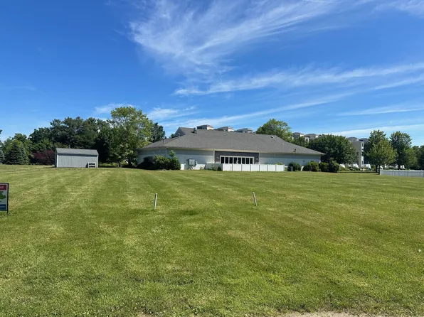 90 Diamond Point Ln, New Buffalo, MI 49117