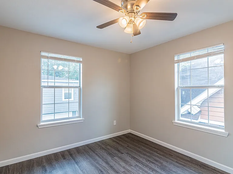 3102 Wentworth St #4 — Photo 12