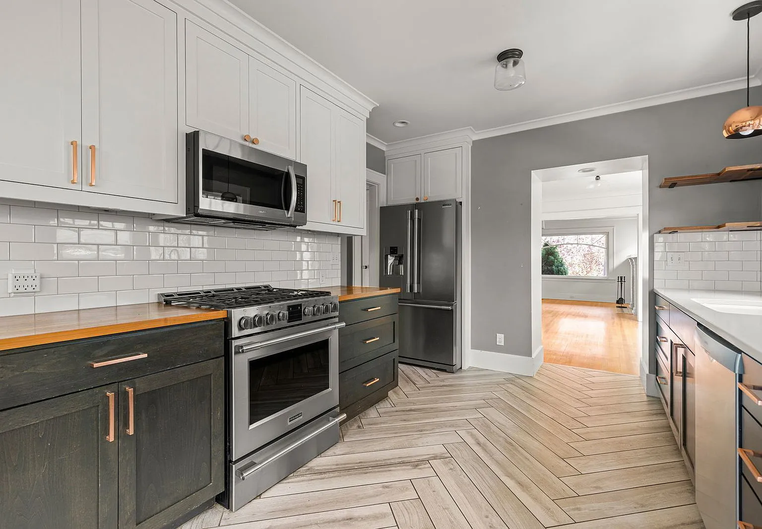 4 bed, 2.0 bath, 3214 sqft, $4,745 — Photo 1