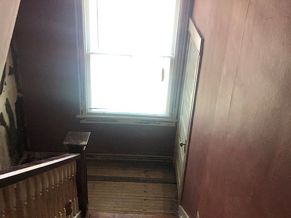 4th image of 661 Highland Ave