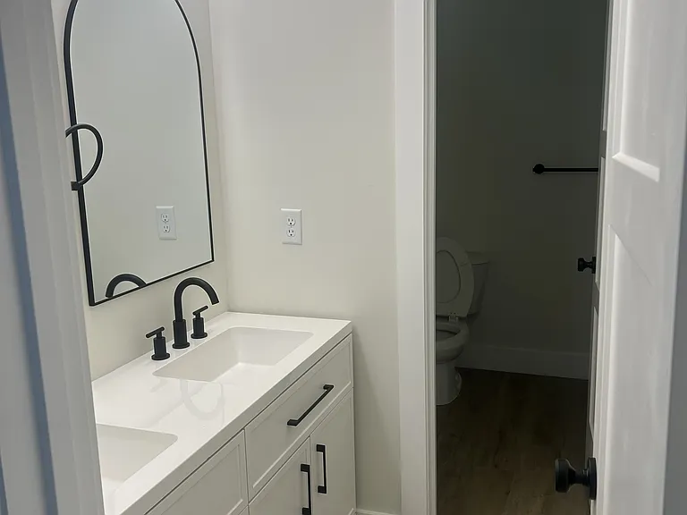 5902 Welworth Ave — Photo 7