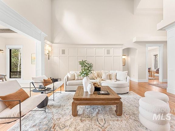 5th image of 1049 E Riversong Dr