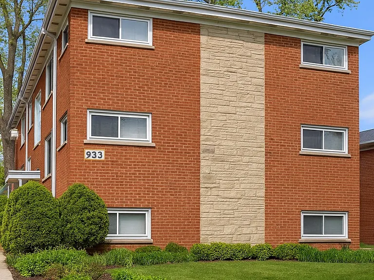 933 College Ave #B — Photo 1