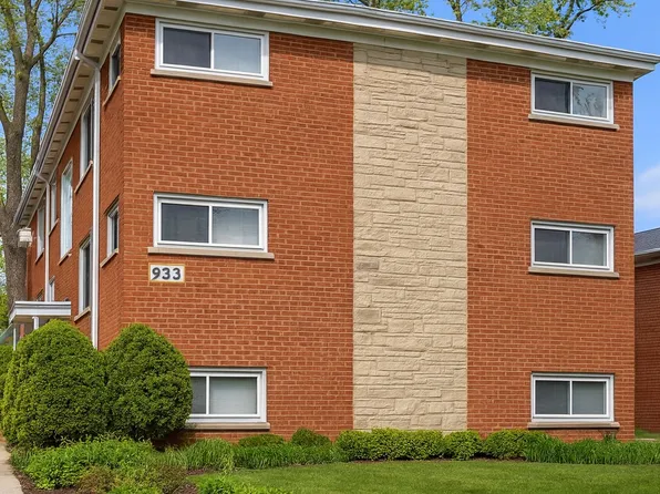 933 College Ave APT B, Wheaton, IL 60187