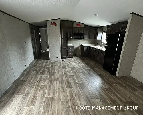 310 Scobey Ave Photo 1