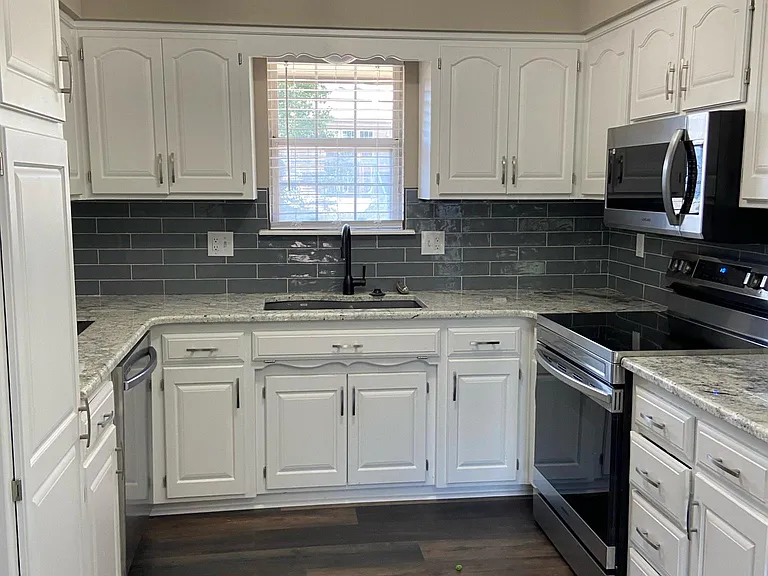 1725 NE Patterson Dr — Photo 3
