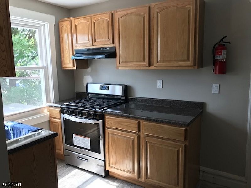 2nd image of 382 Sandford Ave