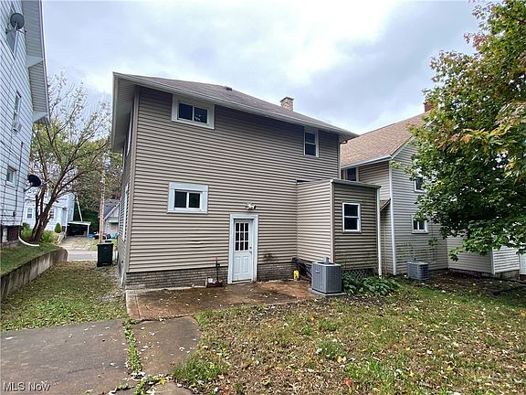 3rd image of 1209 15th St NW