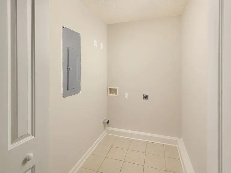 Ivy Terrace Apartments — Photo 34