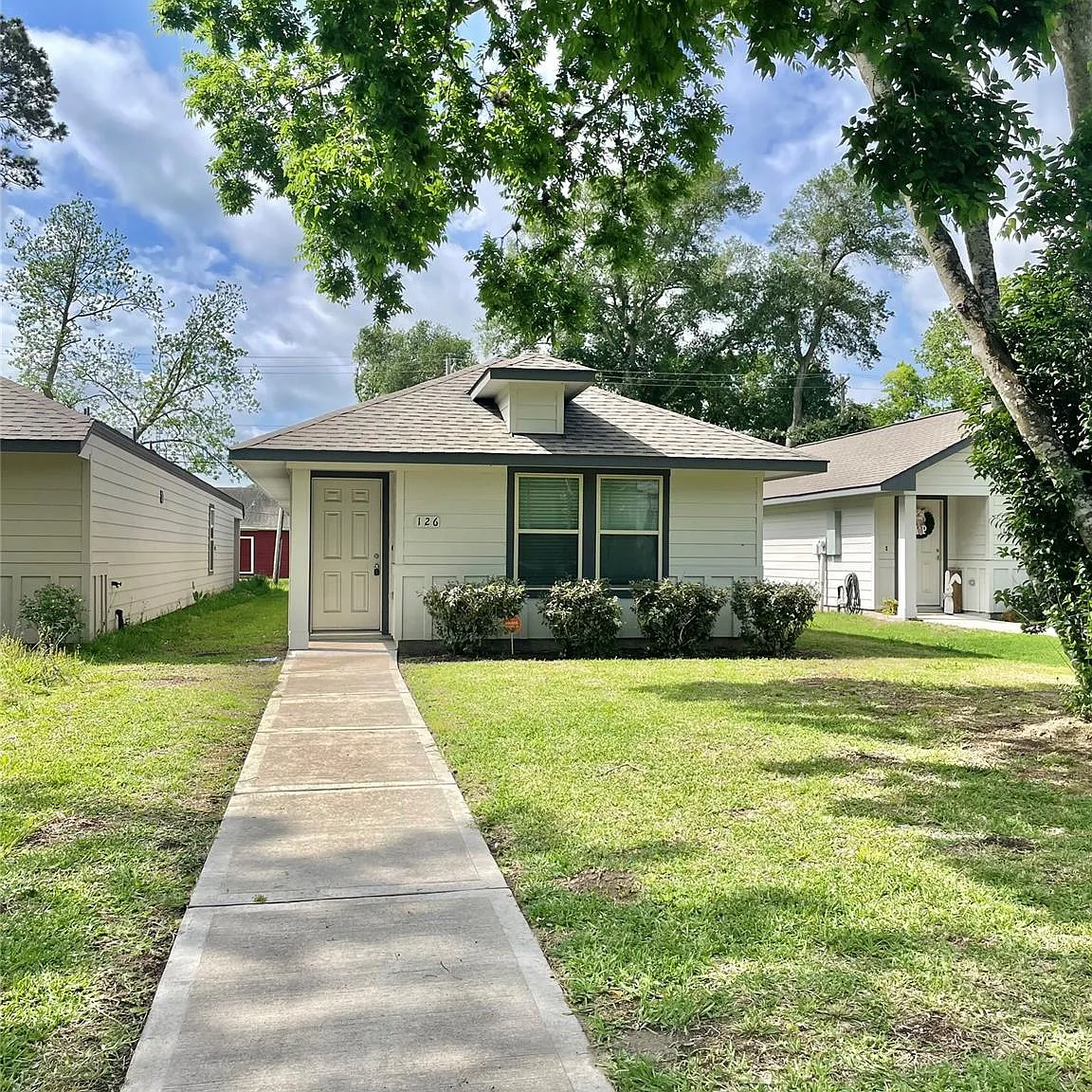 3 bed, 2.0 bath, 1300 sqft, $1,550 — Photo 2