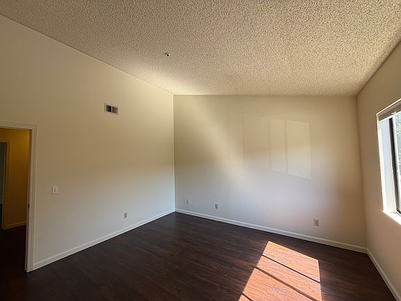 3rd image of 74 Rosewood Dr