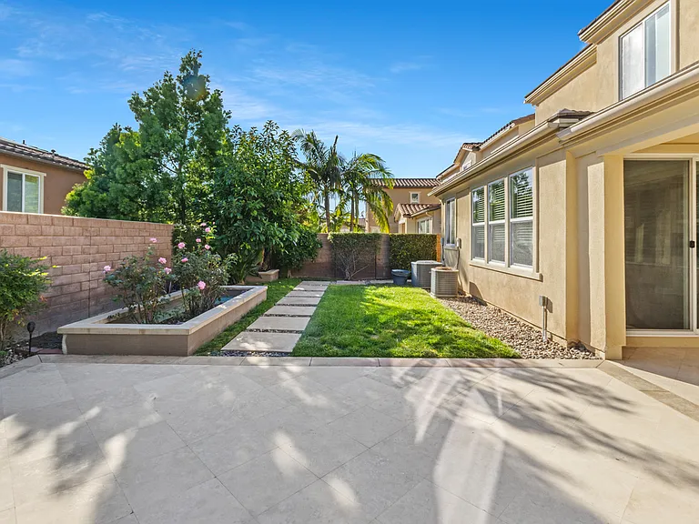 2854 Alamitos Rd — Photo 33