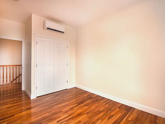 2nd image of 1104 Park Pl #3