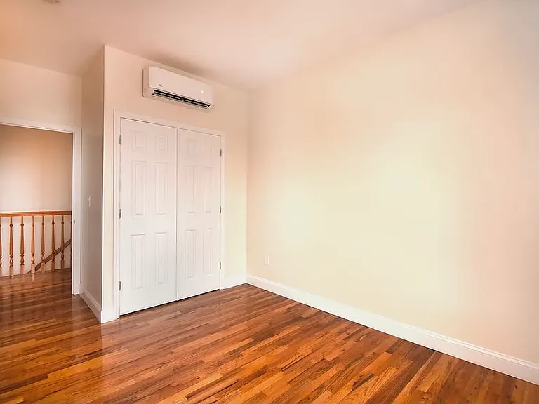 1104 Park Pl #3 — Photo 2