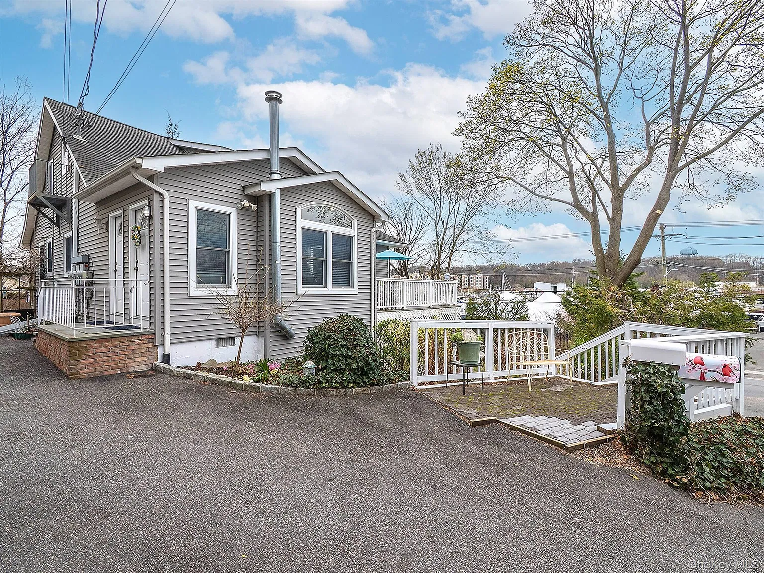 2 bed, 1.0 bath, $3,700 — Photo 1