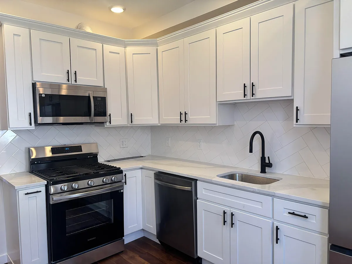 Building Photo - 9124 Columbia Ave #1