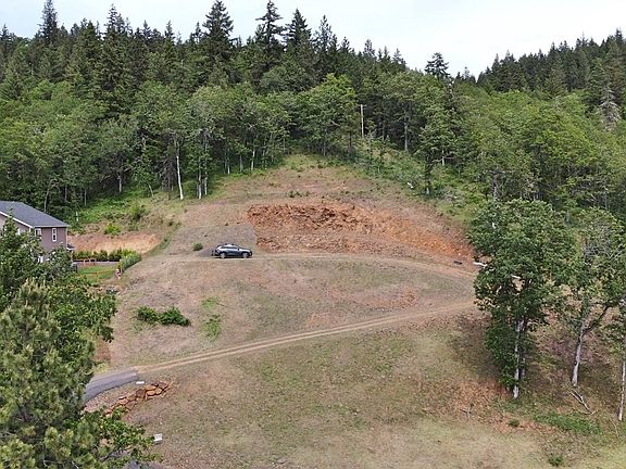 3rd image of 270 Off Rd