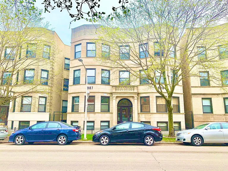 907 W Sheridan Rd #3 — Photo 1