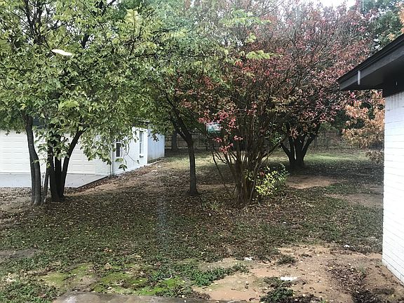 5th image of 700 Charyl Lynn Dr