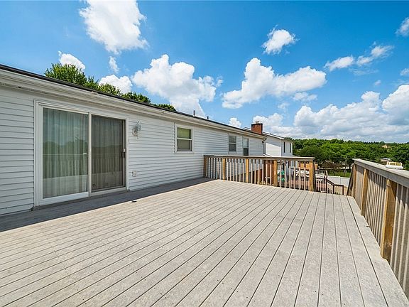 5th image of 108 Meadowbrook Ave
