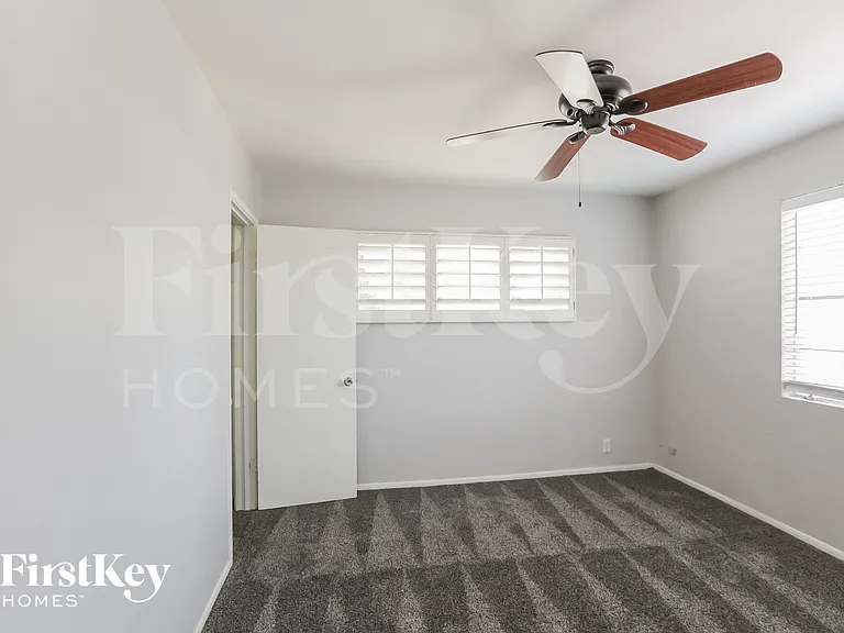 1357 W Sells Dr — Photo 10