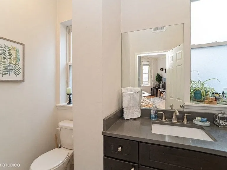 2411 N Talman Ave — Photo 8