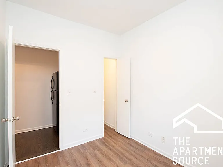 5054 N Winthrop Ave #208 — Photo 6