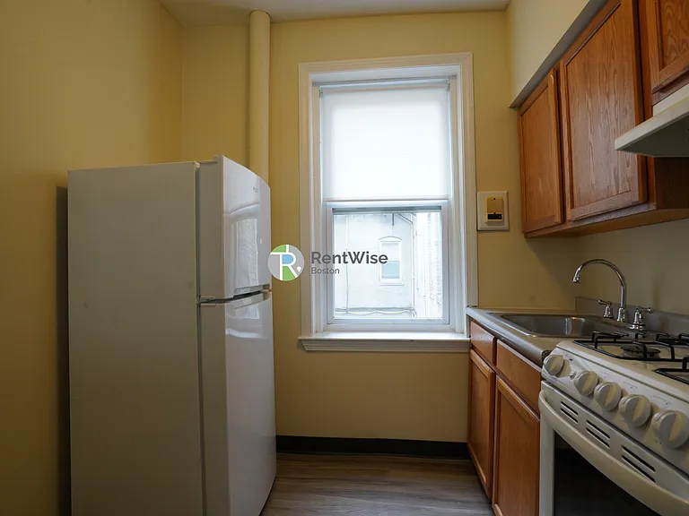 225 Kelton St #4U — Photo 5