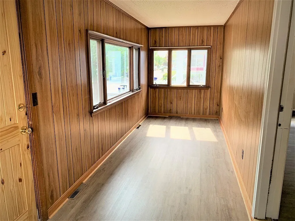 3 bed, 1.5 bath, 1250 sqft, $3,600 — Photo 2