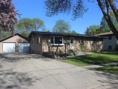 1409 S McCoy St, Aberdeen, SD, 57401