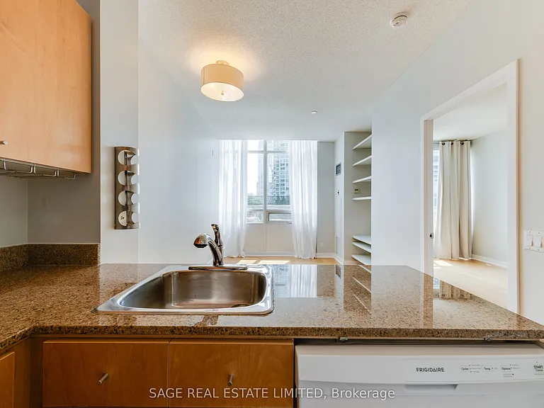 373 Front St W #208 — Photo 9