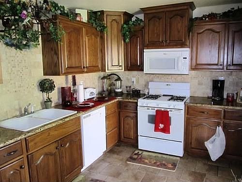 4th image of 204 Kingwood St