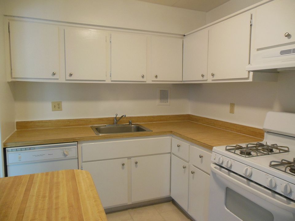 1st image of 2622 Wagon Dr APT 1C