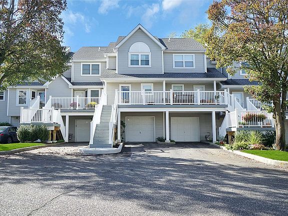 2nd image of 14 Leeward Ln #14