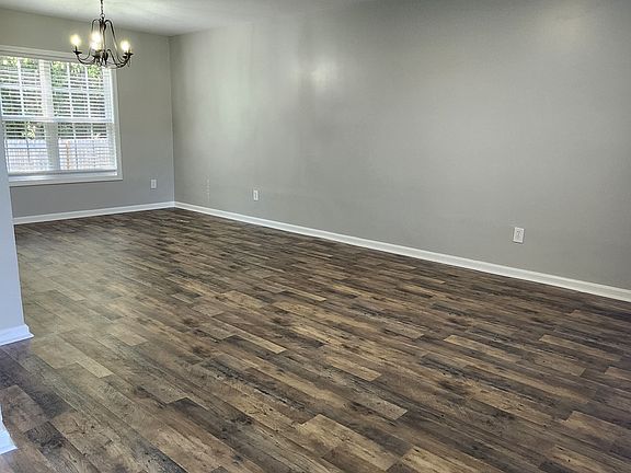 5th image of 43 Derby Ln