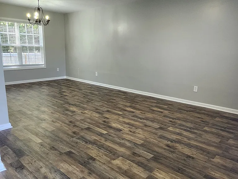 43 Derby Ln — Photo 5