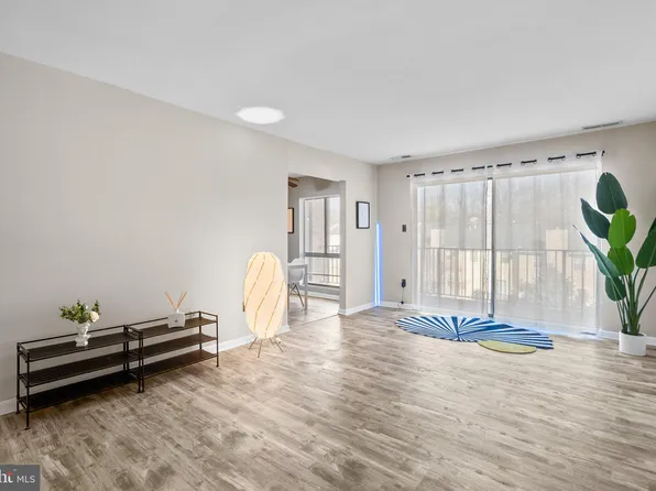 13209 Dairymaid Dr APT 302, Germantown, MD 20874