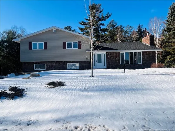 25 Howe Ct, Miramichi, NB E1V 5P4