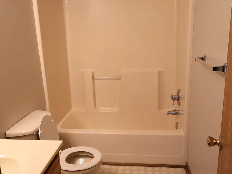 8 Westside Ct — Photo 24