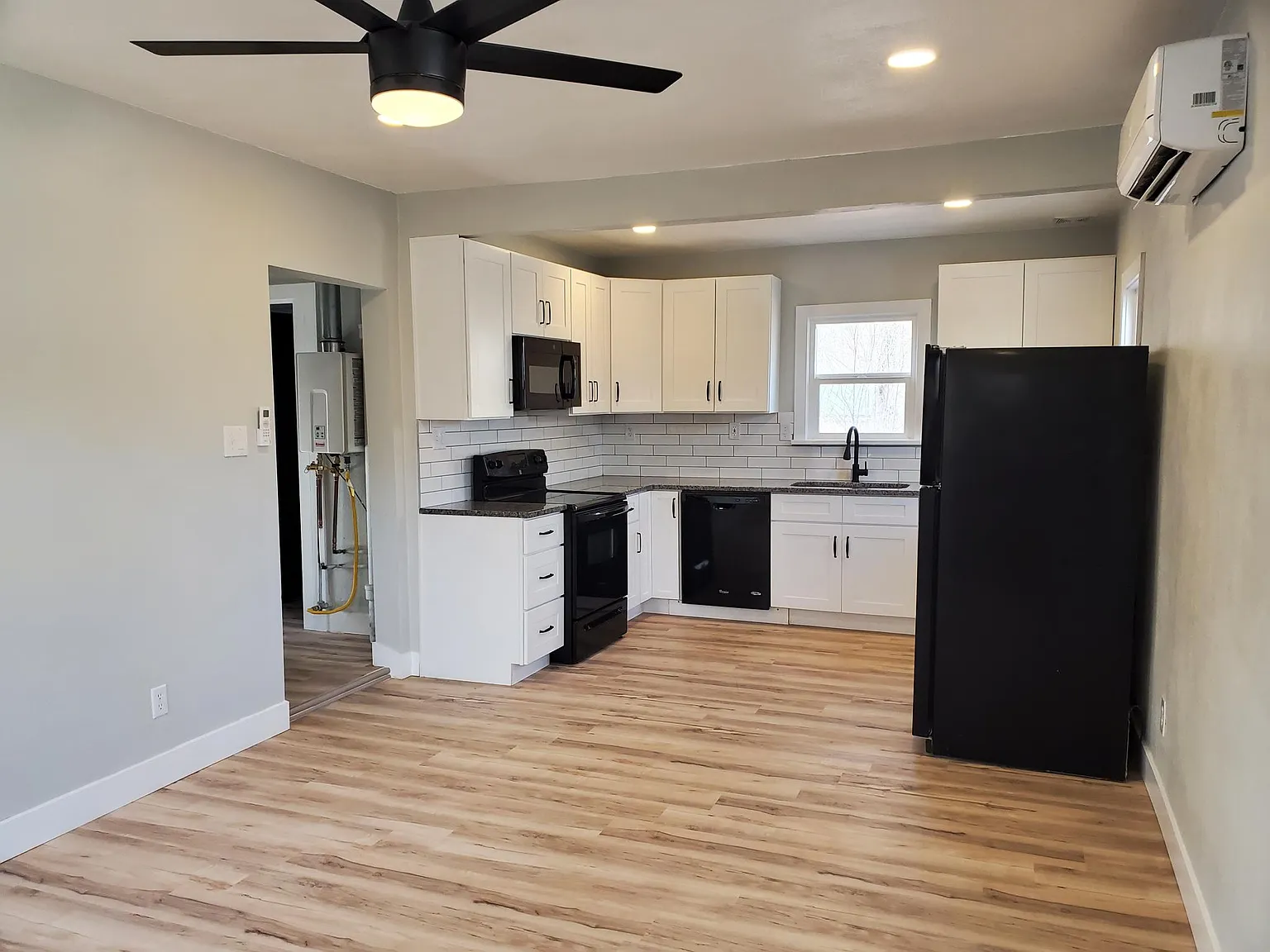 2 bed, 690 sqft, $1,500 — Photo 2