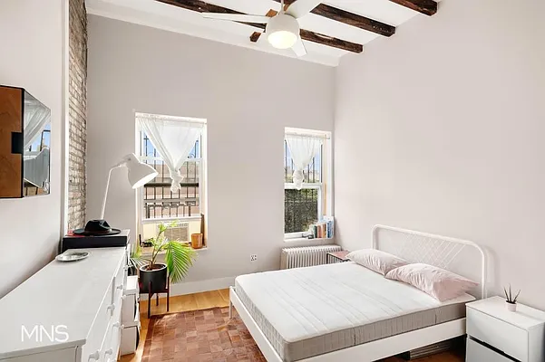 Rented by MNS | media 10