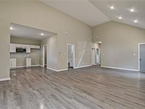 4th image of 17 N Traub Ave