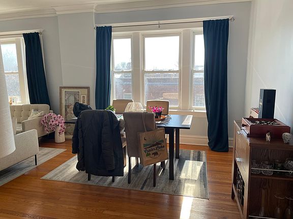 2nd image of 2122 W Ainslie St APT 2